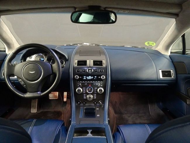 Foto Aston Martin V8 Vantage 8