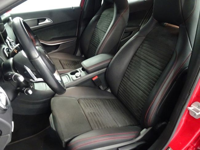 Foto Mercedes-Benz GLA 13
