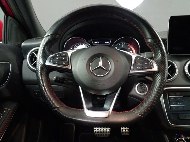 Foto Mercedes-Benz GLA 17