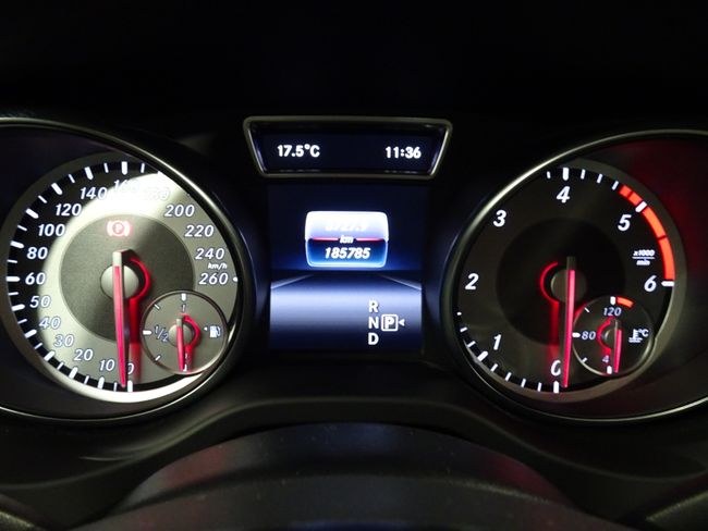 Foto Mercedes-Benz GLA 18
