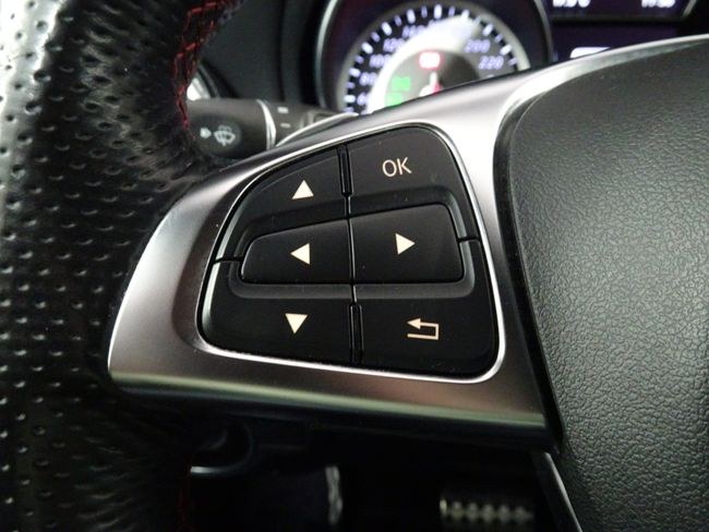 Foto Mercedes-Benz GLA 19