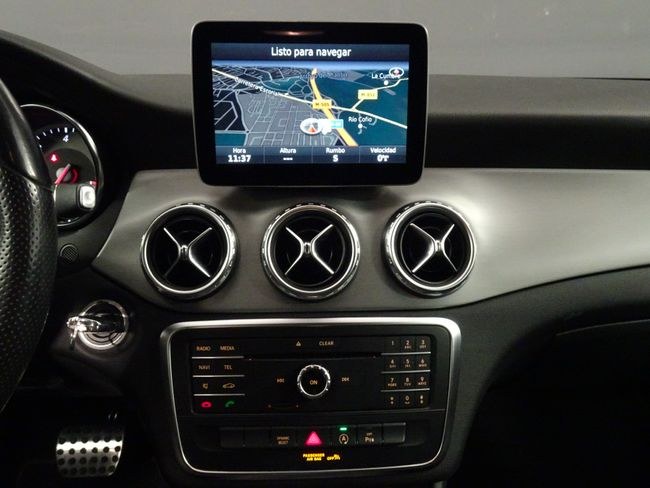 Foto Mercedes-Benz GLA 24