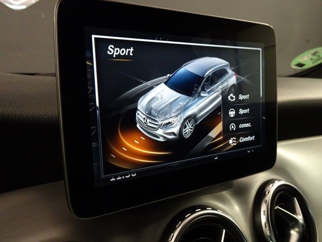 Foto Mercedes-Benz GLA 27
