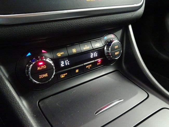 Foto Mercedes-Benz GLA 29