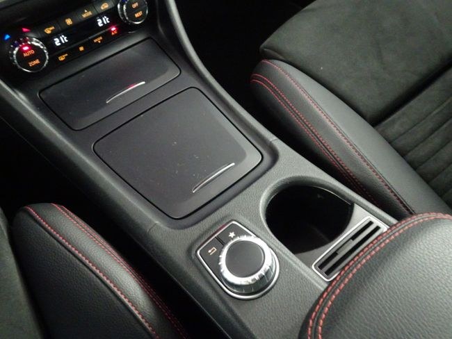 Foto Mercedes-Benz GLA 30