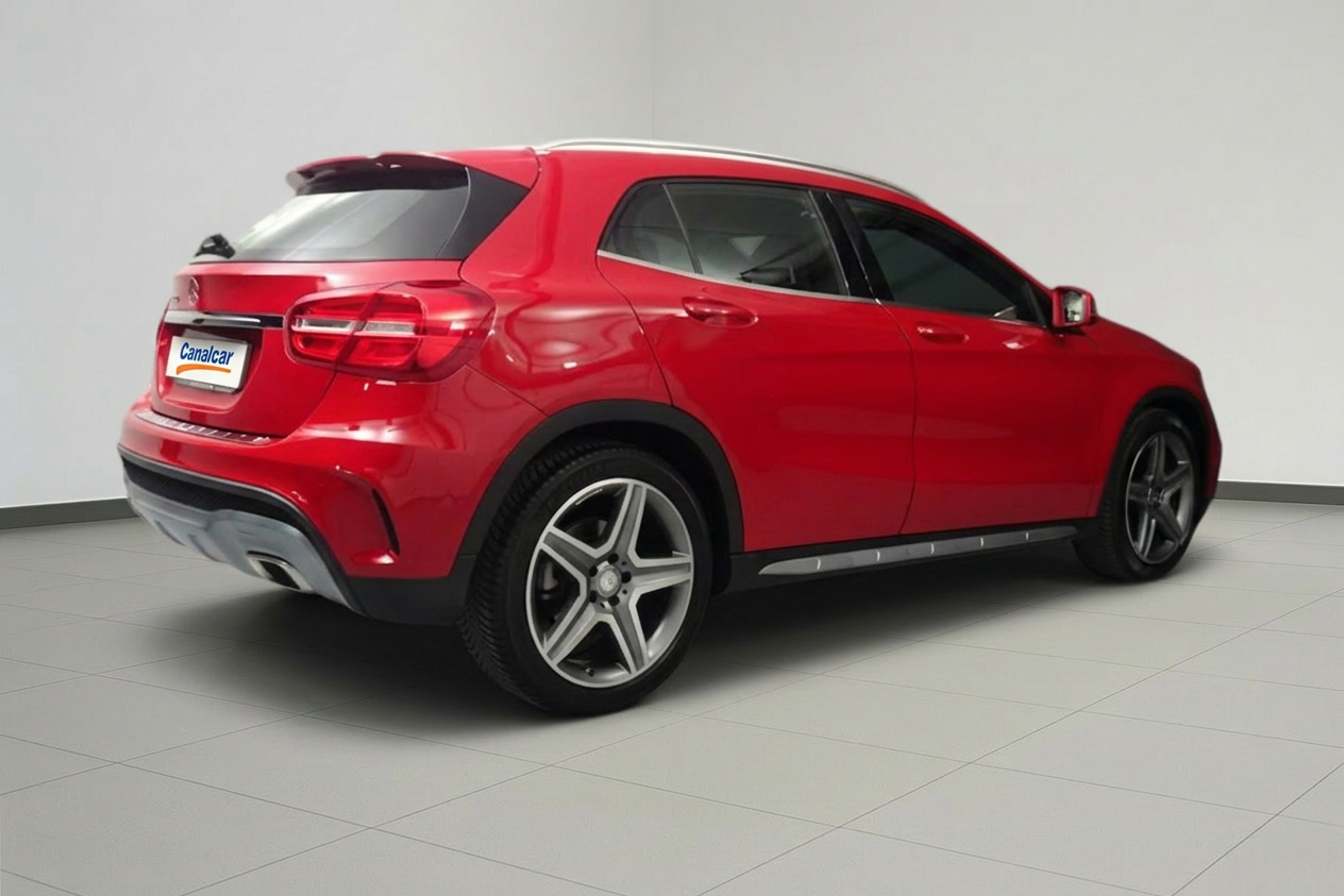 Foto Mercedes-Benz GLA 4
