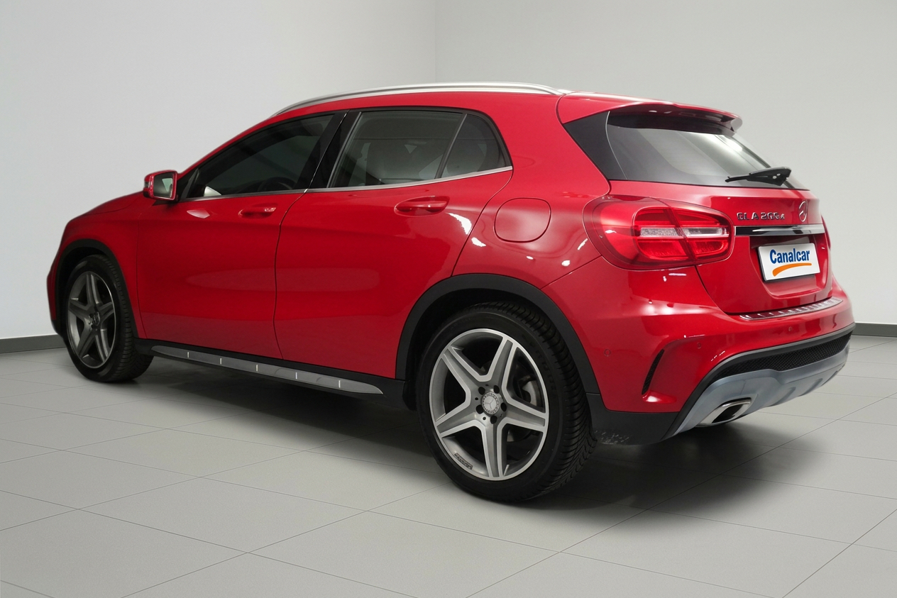 Foto Mercedes-Benz GLA 6